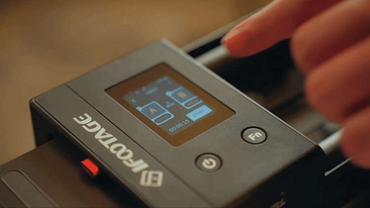 Easily set up to 8 key frames with a classic touchscreen